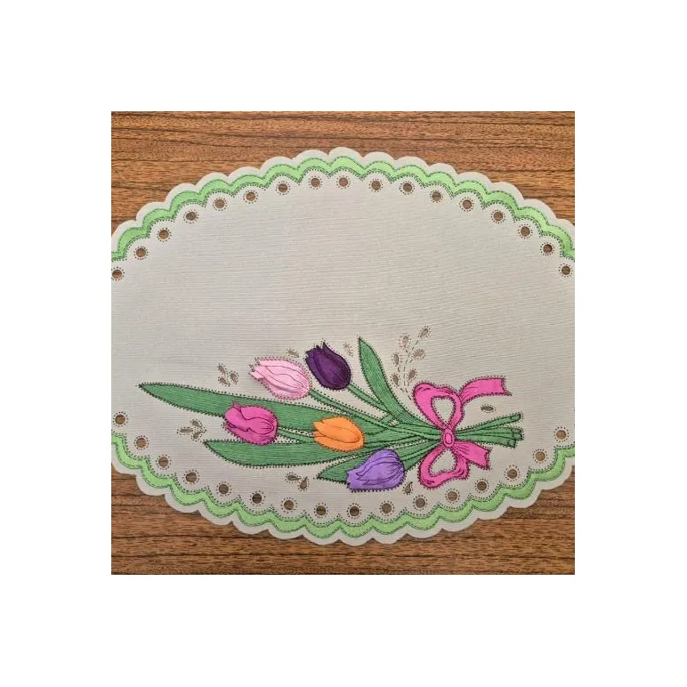 Салфетка "Букет тюльпанов" создана методом гильоширования. Ручная работа