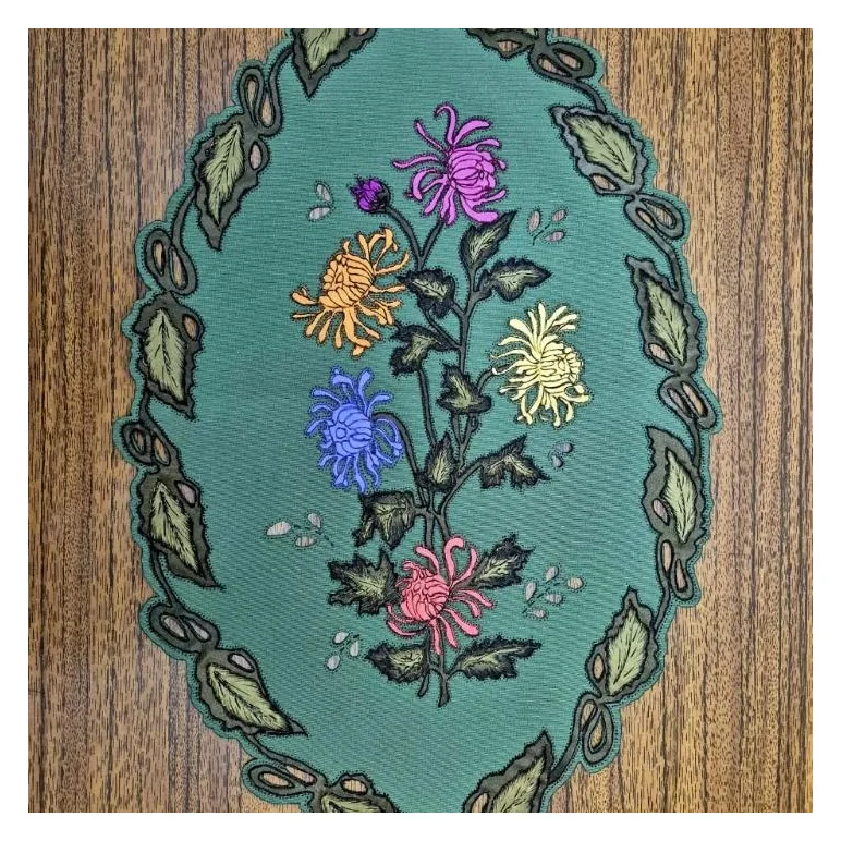 Салфетка "Хризантемы" создана методом гильоширования. Ручная работа