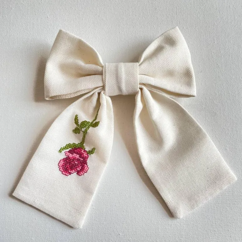 БАНТИКИ РУЧНОЙ РАБОТЫ ИЗ ЛЬНА С ВЫШИВКОЙ Бантики ручной работы из льна с вышивкой