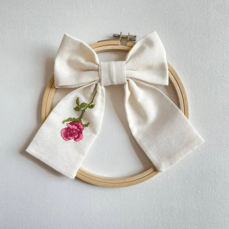 БАНТИКИ РУЧНОЙ РАБОТЫ ИЗ ЛЬНА С ВЫШИВКОЙ Бантики ручной работы из льна с вышивкой