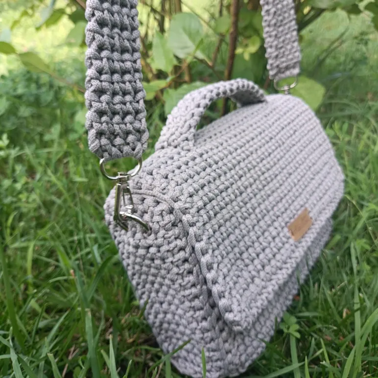 Женская вязаная сумка