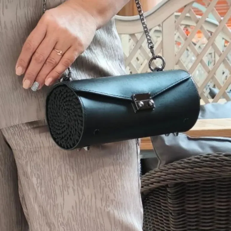 Сумка багет из натуральной кожи