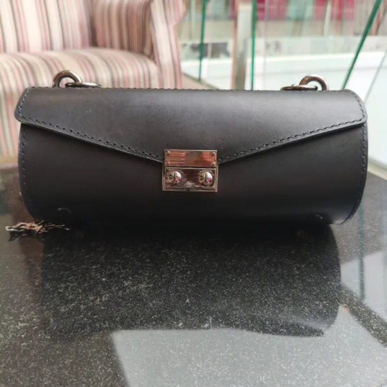 Сумка багет из натуральной кожи