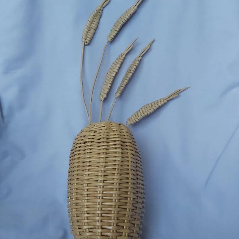 Ваза декоративная из бумажной лозы плетеная