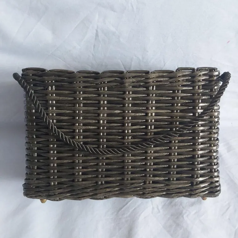 Сумка корзинка плетеная из бумажной лозы