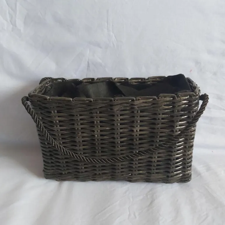 Сумка корзинка плетеная из бумажной лозы