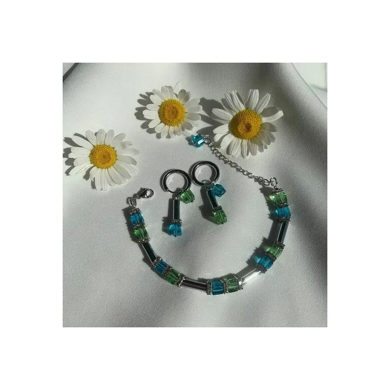 Комплект украшений из стеклянных бусин