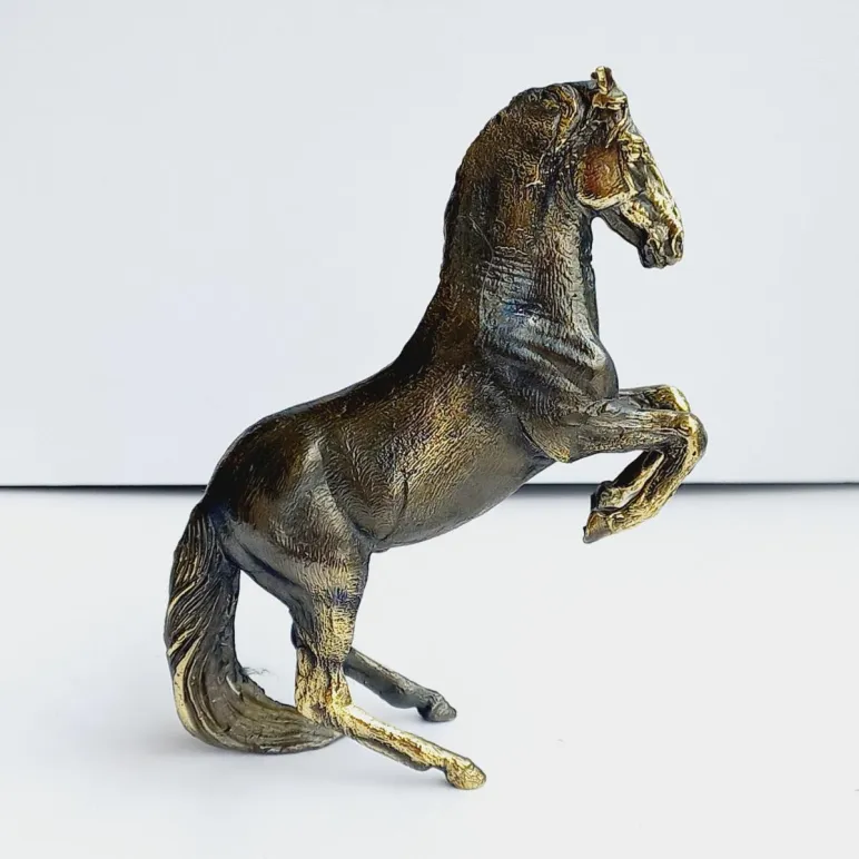 Бронзовая статуэтка конь.