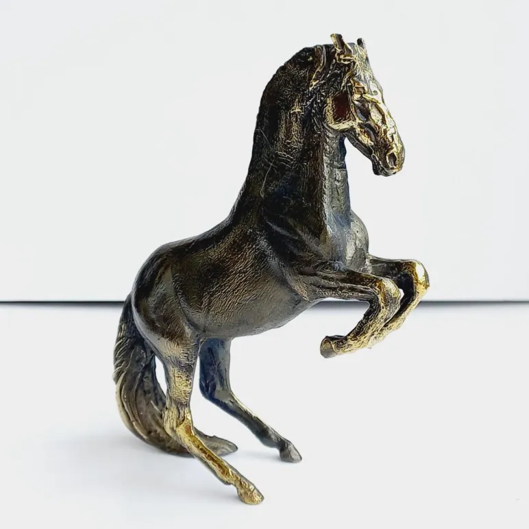 Бронзовая статуэтка конь.