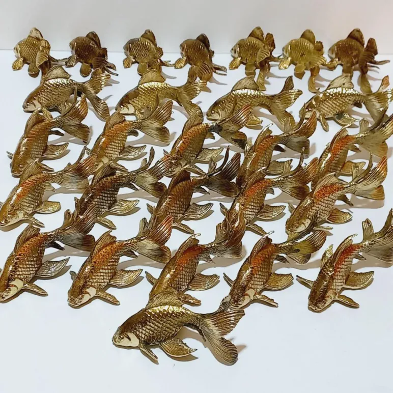 Бронзовая статуэтка золотая рыбка.