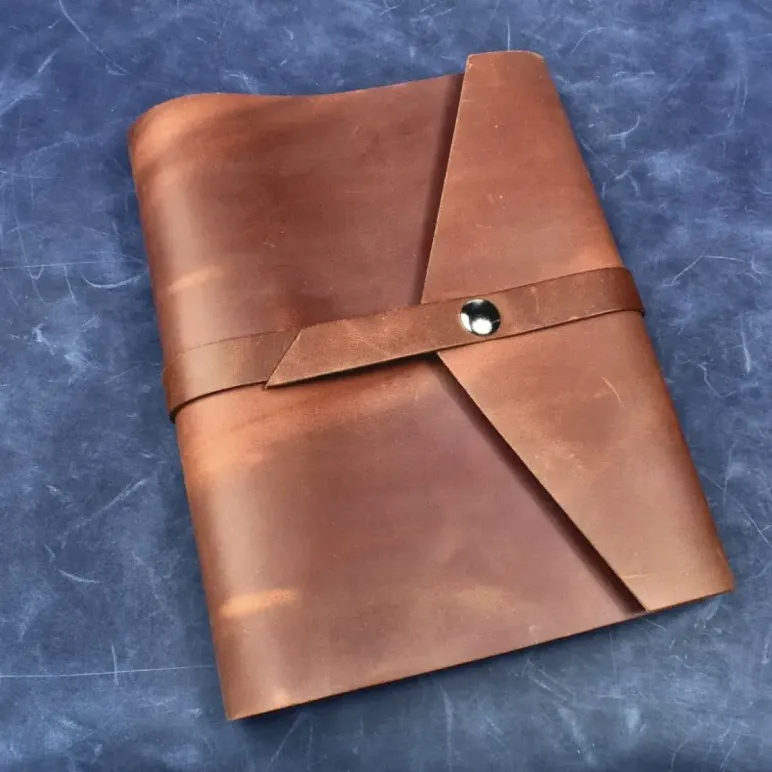 Блокнот из натуральной кожи А5 на кольцах с кнопкой на хлястике