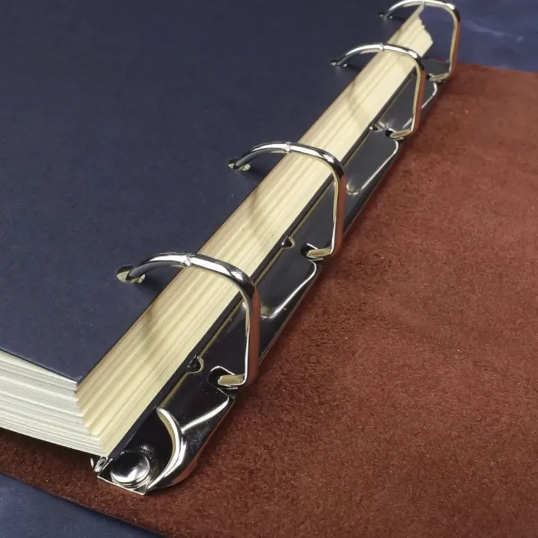 Блокнот из натуральной кожи А5 на кольцах с кнопкой на хлястике