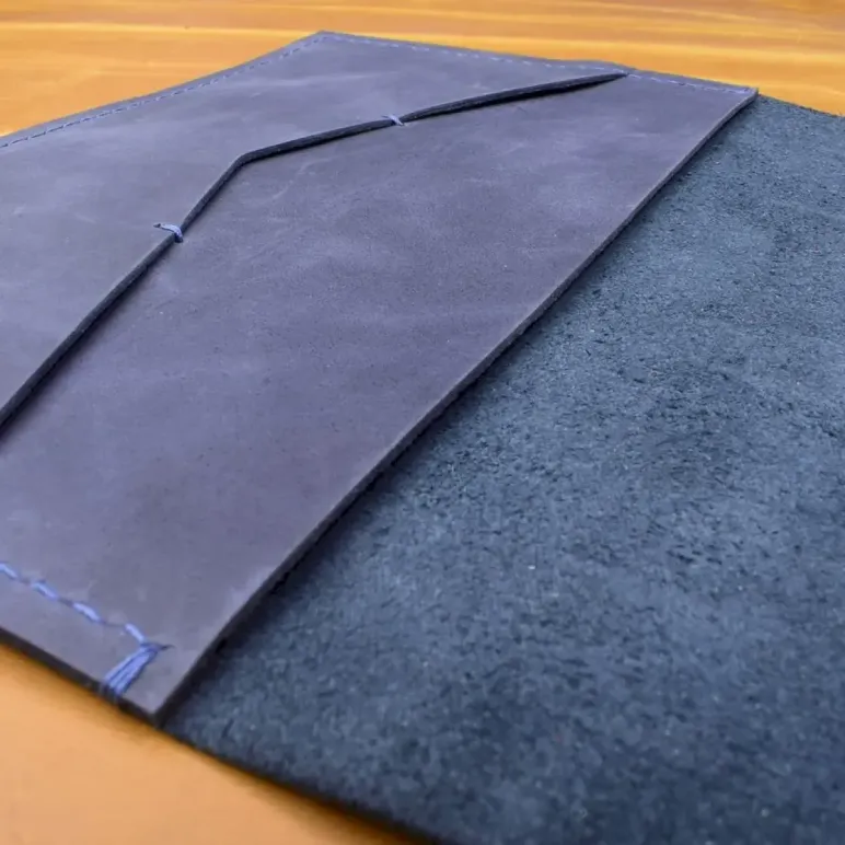 Блокнот из натуральной кожи А5 с креплением для ручки