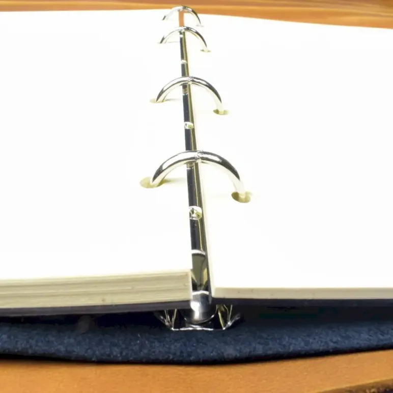 Блокнот из натуральной кожи А5 с креплением для ручки