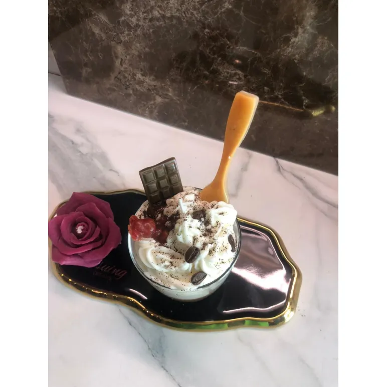 Свеча с кофейным ароматом в бокале