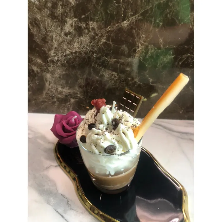 Свеча с кофейным ароматом в бокале