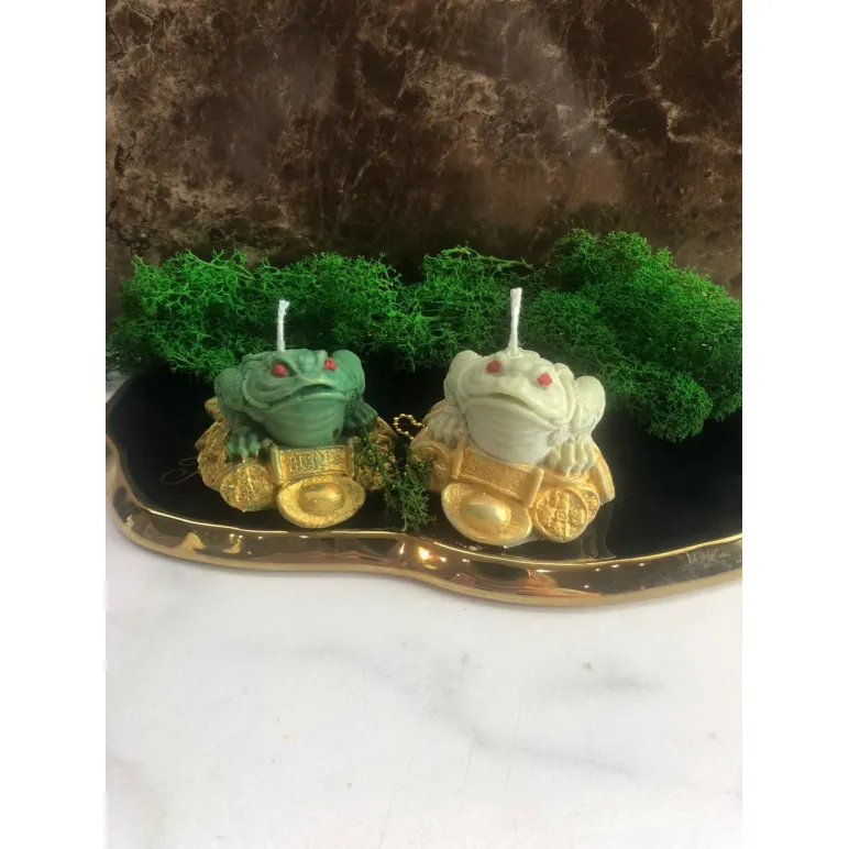 Денежная жаба — свеча