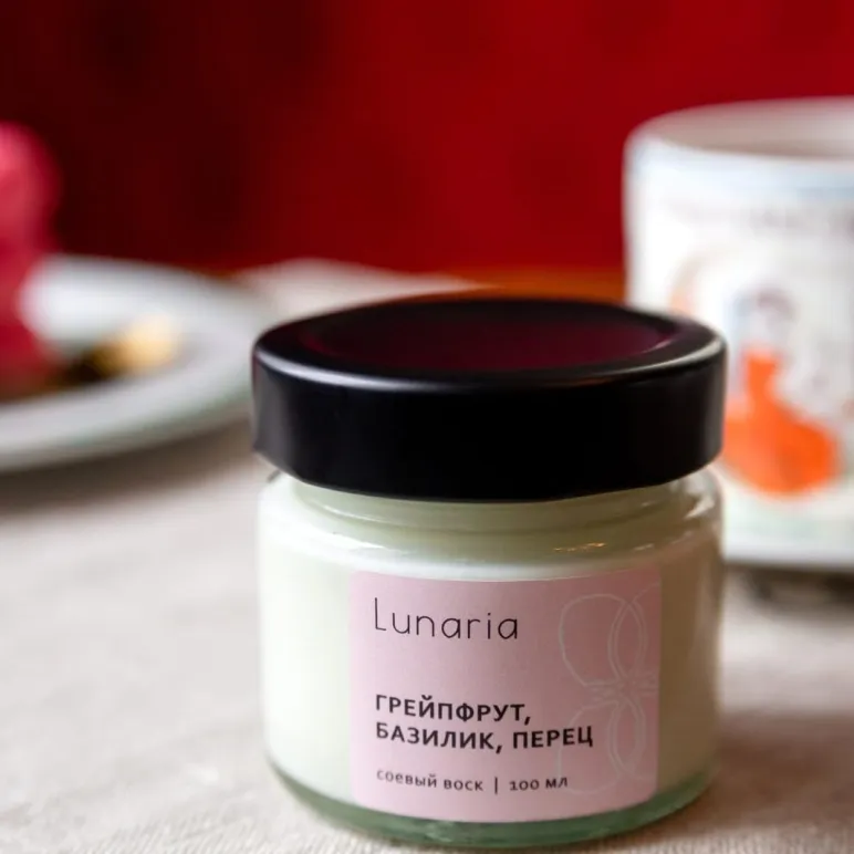АРОМАТИЧЕСКАЯ СВЕЧА ГРЕЙПФРУТ, БАЗИЛИК И ПЕРЕЦ  Ароматическая свеча Грейпфрут, базилик и перец