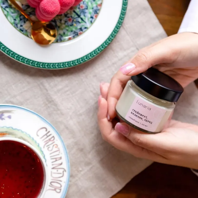 АРОМАТИЧЕСКАЯ СВЕЧА ГРЕЙПФРУТ, БАЗИЛИК И ПЕРЕЦ  Ароматическая свеча Грейпфрут, базилик и перец