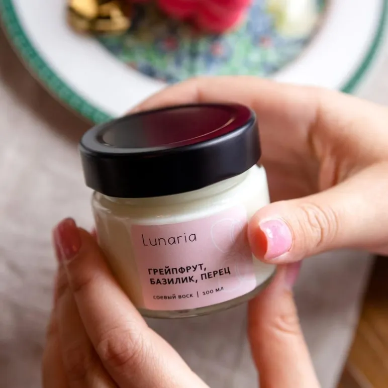 АРОМАТИЧЕСКАЯ СВЕЧА ГРЕЙПФРУТ, БАЗИЛИК И ПЕРЕЦ  Ароматическая свеча Грейпфрут, базилик и перец