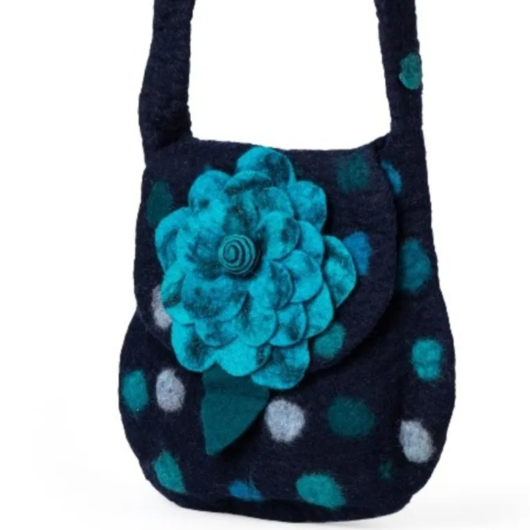 Сумка в технике валяние из овечьей шерсти. Высота сумки 37 см, длина 34 см