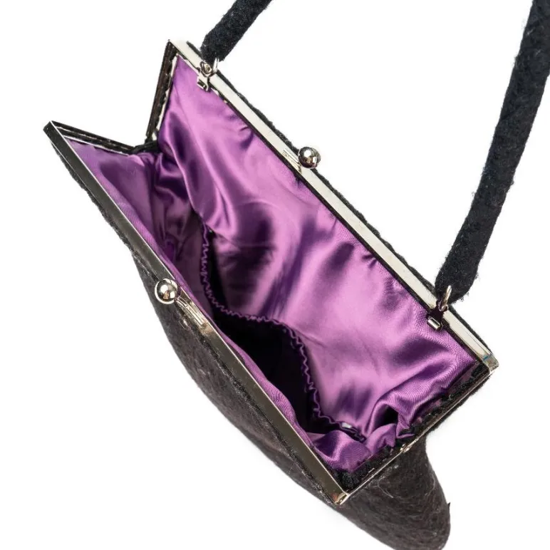 Сумка черная с пайетками в технике валяние из овечьей шерсти. Высота сумки 33 см, длина 32 см