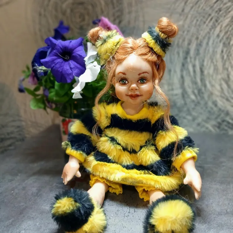 Кукла из полимерной глины "Пчёлка"