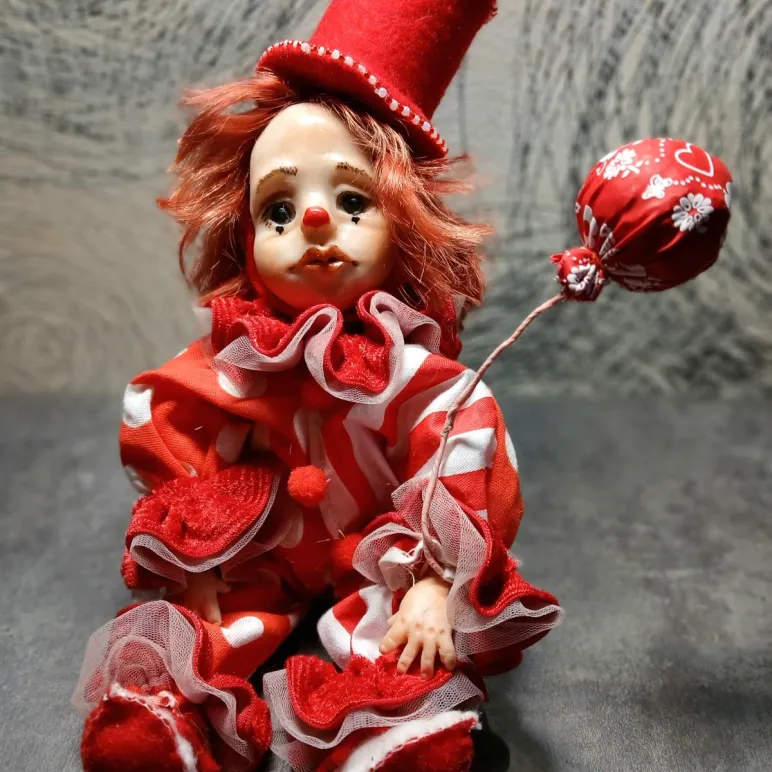 Кукла из полимерной глины "Грустный клоун"