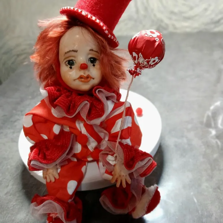 Кукла из полимерной глины "Грустный клоун"