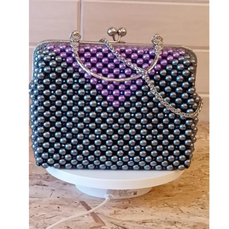 Сумочки из жемчужных бусин 10 мм красного, черного и серого цвета