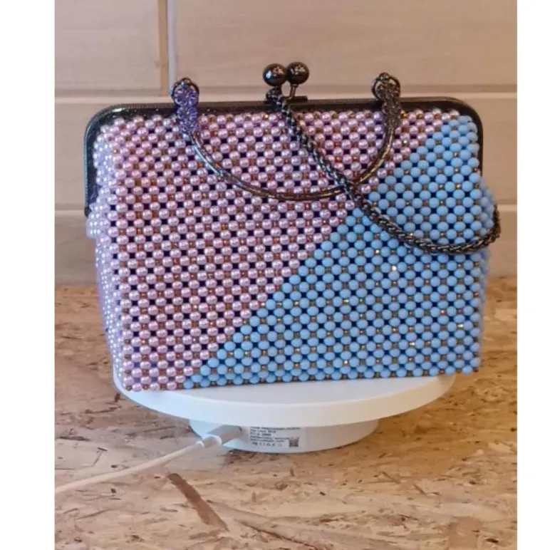 Сумочки из жемчужных бусин 6мм розово-голубого цветов