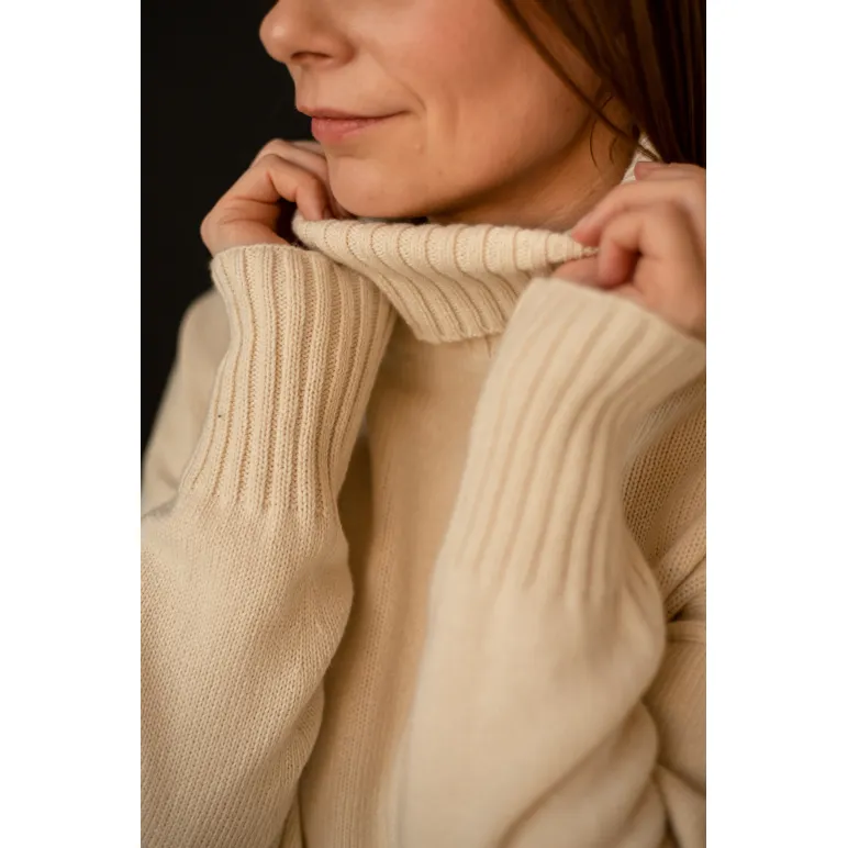 Свитер оверсайз, цвет молочный, состав: кашемир 10%, меринос 90%, размер 44-46