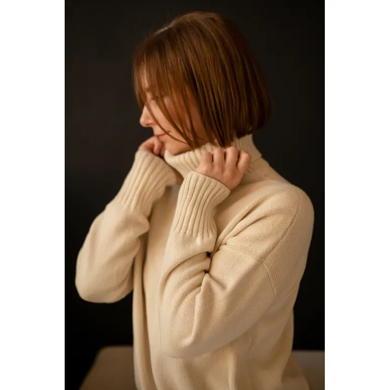 Свитер оверсайз, цвет молочный, состав: кашемир 10%, меринос 90%, размер 44-46