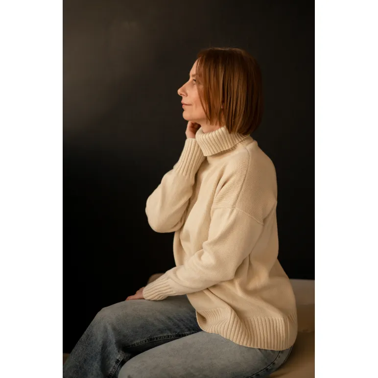 Свитер оверсайз, цвет молочный, состав: кашемир 10%, меринос 90%, размер 44-46