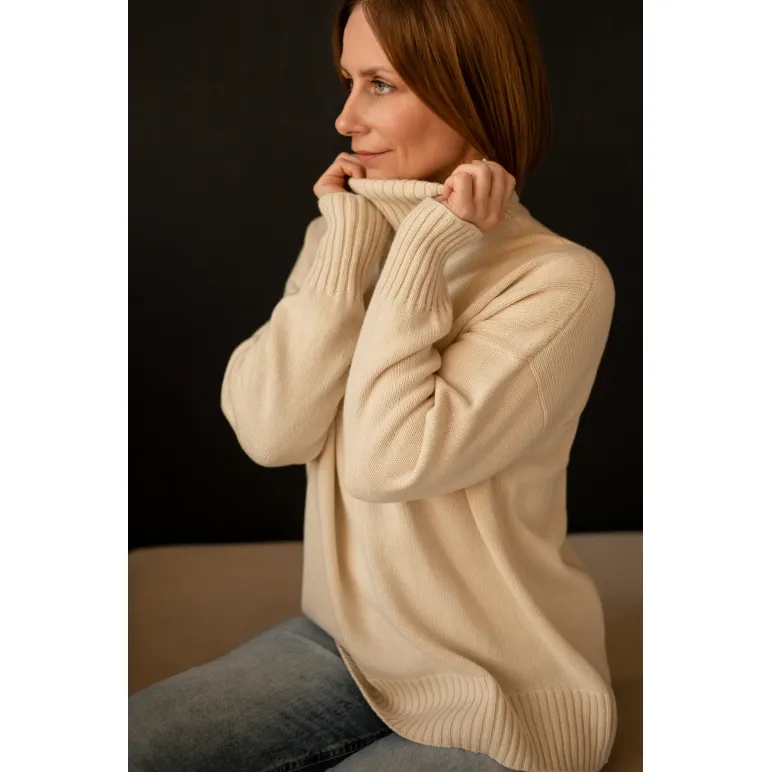 Свитер оверсайз, цвет молочный, состав: кашемир 10%, меринос 90%, размер 44-46