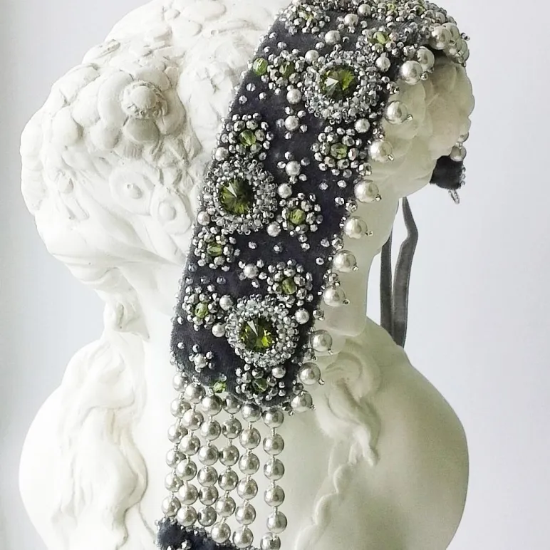 Колье стойка с жемчугом кристаллами, ручная работа Адель