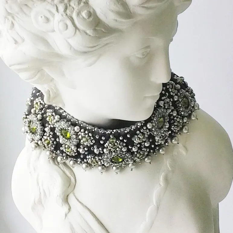 Колье стойка с жемчугом кристаллами, ручная работа Адель