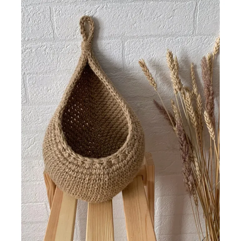 Вязаная подвесная корзинка Капелька из джута