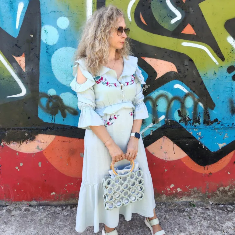 сумка женская кольцами из полиэфирного шнура с ручками из ротанга