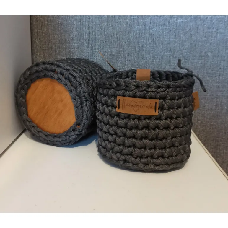 Вязаная корзинка для хранения мелочей