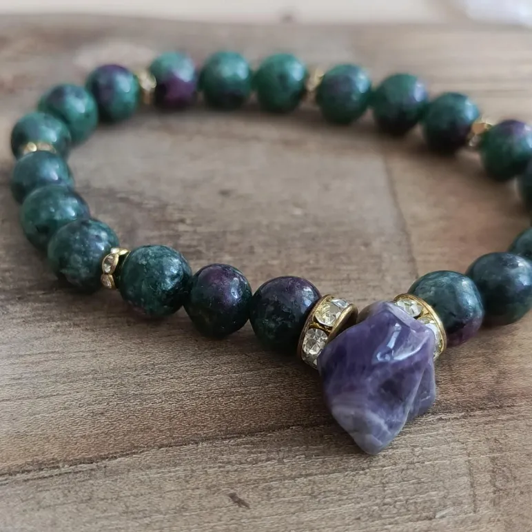 БРАСЛЕТ ИЗ ЦОИЗИТА С АМЕТИСТОМ Браслет из цоизита с аметистом