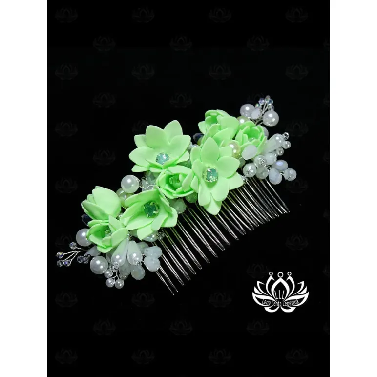 Гребень-заколка для волос ручной работы "Весна" с цветами и бусинами