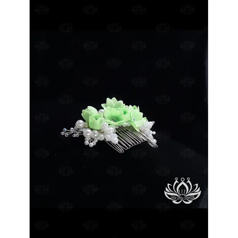 Гребень-заколка для волос ручной работы "Весна" с цветами и бусинами