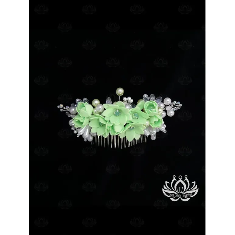 Гребень-заколка для волос ручной работы "Весна" с цветами и бусинами