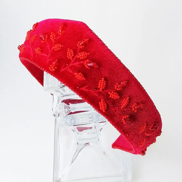 Ободок-кокошник из бархата с ручной вышивкой, красный, размер универсальный