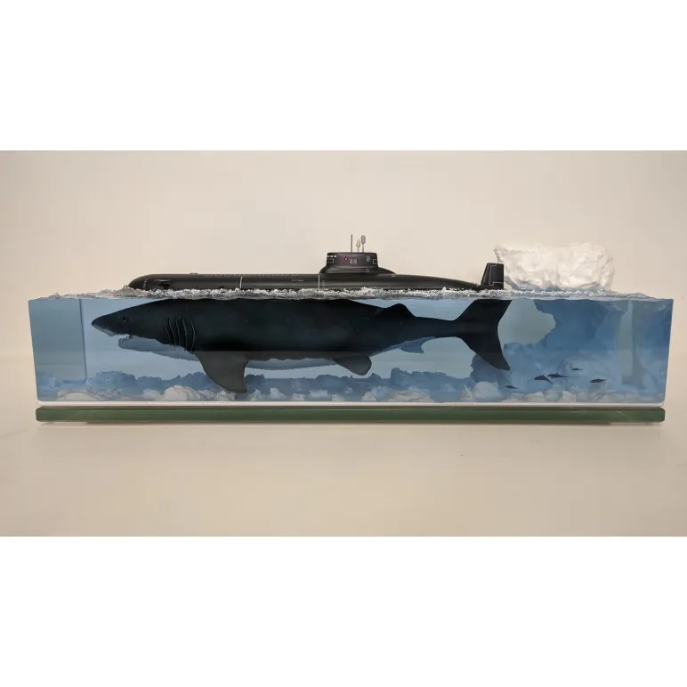 Подводная лодка проект 941 "Акула" с Большой белой акулой.