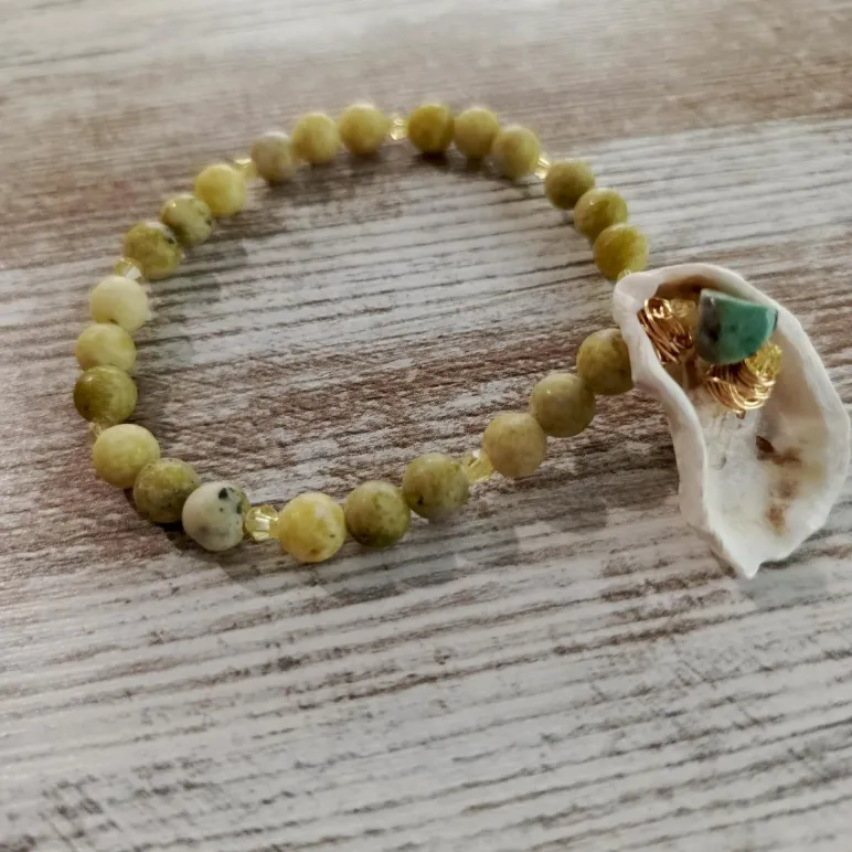 БРАСЛЕТ ИЗ АФРИКАНСКОЙ БИРЮЗЫ С РАКОВИНОЙ Браслет из африканской бирюзы с раковиной