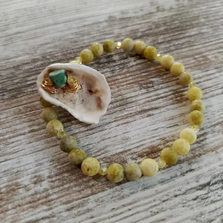 БРАСЛЕТ ИЗ АФРИКАНСКОЙ БИРЮЗЫ С РАКОВИНОЙ Браслет из африканской бирюзы с раковиной