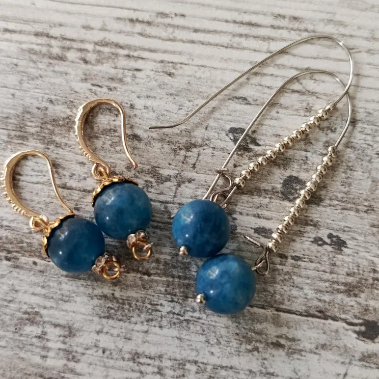 Серьги с голубым апатитом