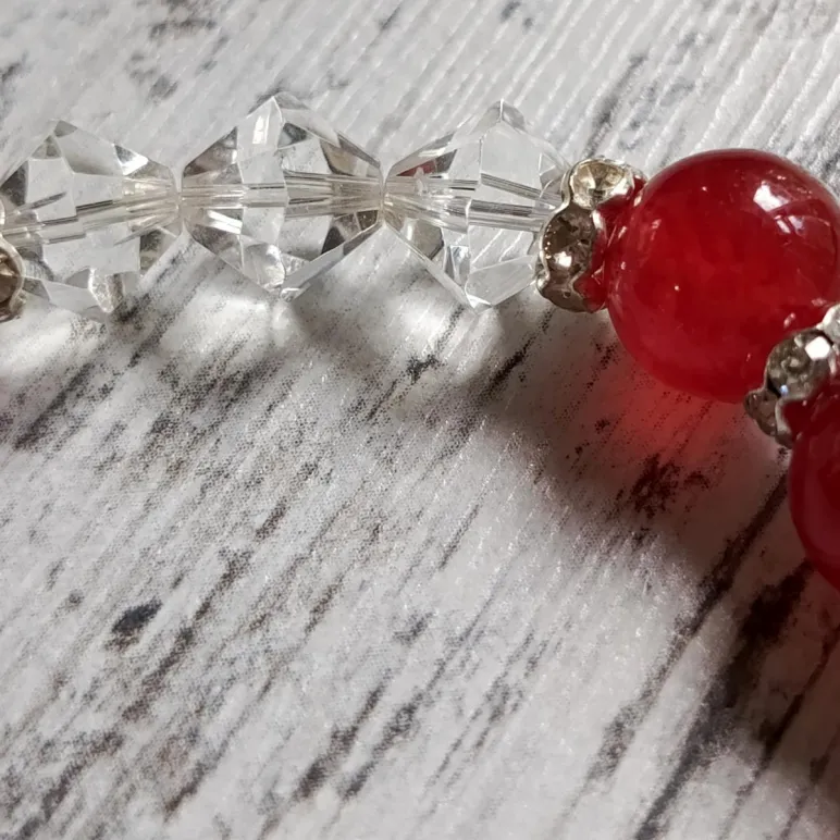 БРАСЛЕТ ИЗ ГРАНАТА И ХРУСТАЛЯ Браслет из граната и хрусталя